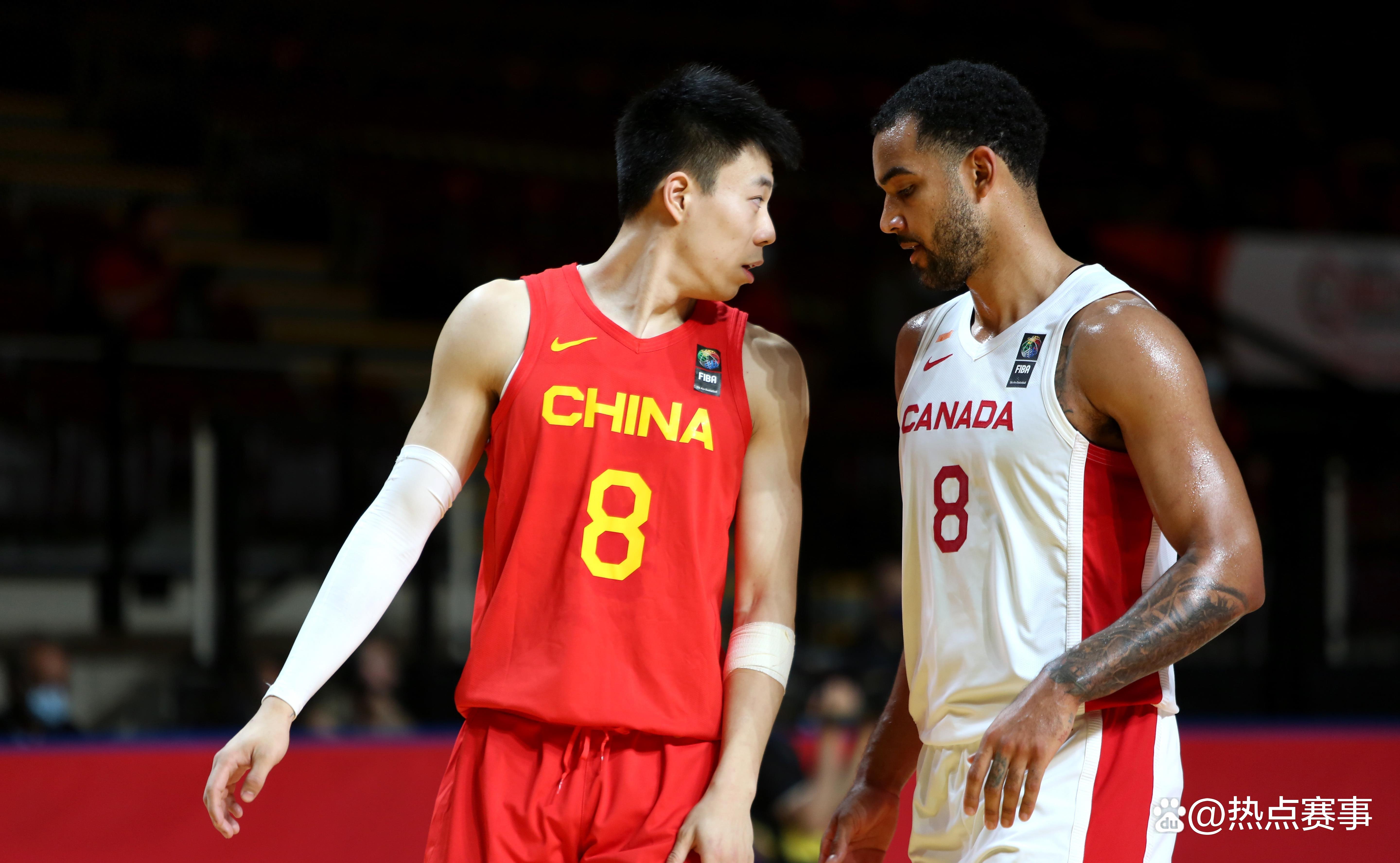 球队签下自由球员增强阵容，备战新赛季的简单介绍