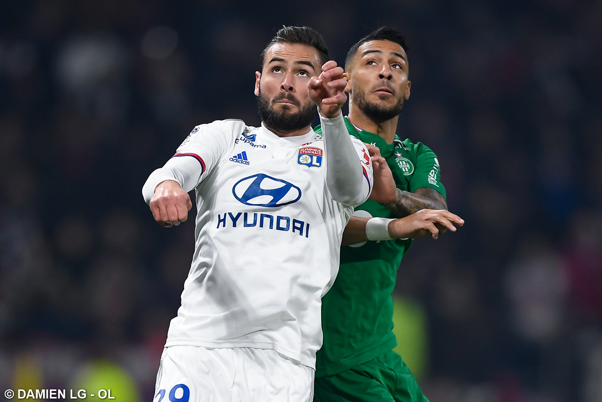 包含里昂逆转圣埃蒂安，继续保持不败战绩的词条