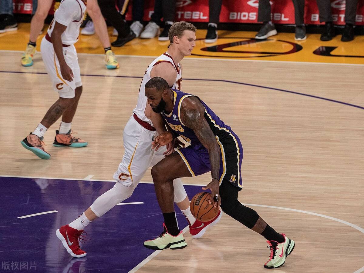 老鹰官方公布新规，官方宣布新规引发争议，湖人球迷热议！