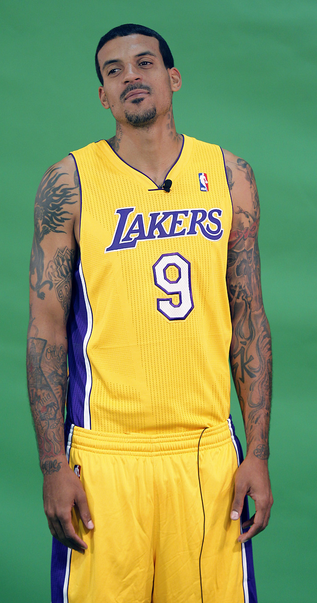 包含TheShy重要时刻夺冠，美国队带队取胜！引发球迷热议的词条