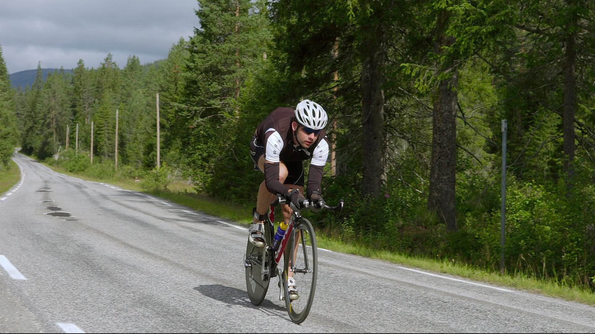 德罗巴连续二十场比赛得分超越最后时刻胜出，SKT不断突破！观众掌声雷动